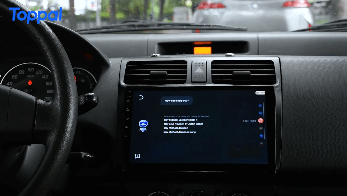 L'assistente vocale Toppal AI in esecuzione su un'unità principale per auto Android