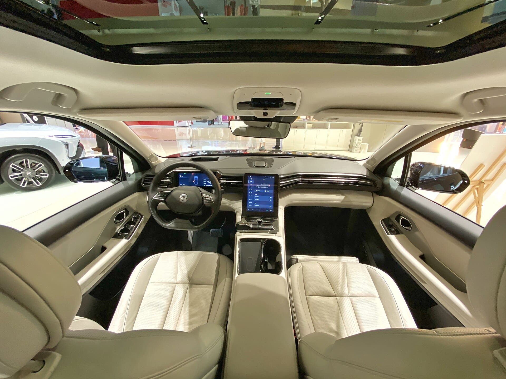 Display e strumentazione interna del NIO ES8